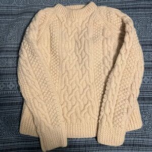 Women’s handmade 100% wool cable-knit sweater. Size approx XS. See measurements.